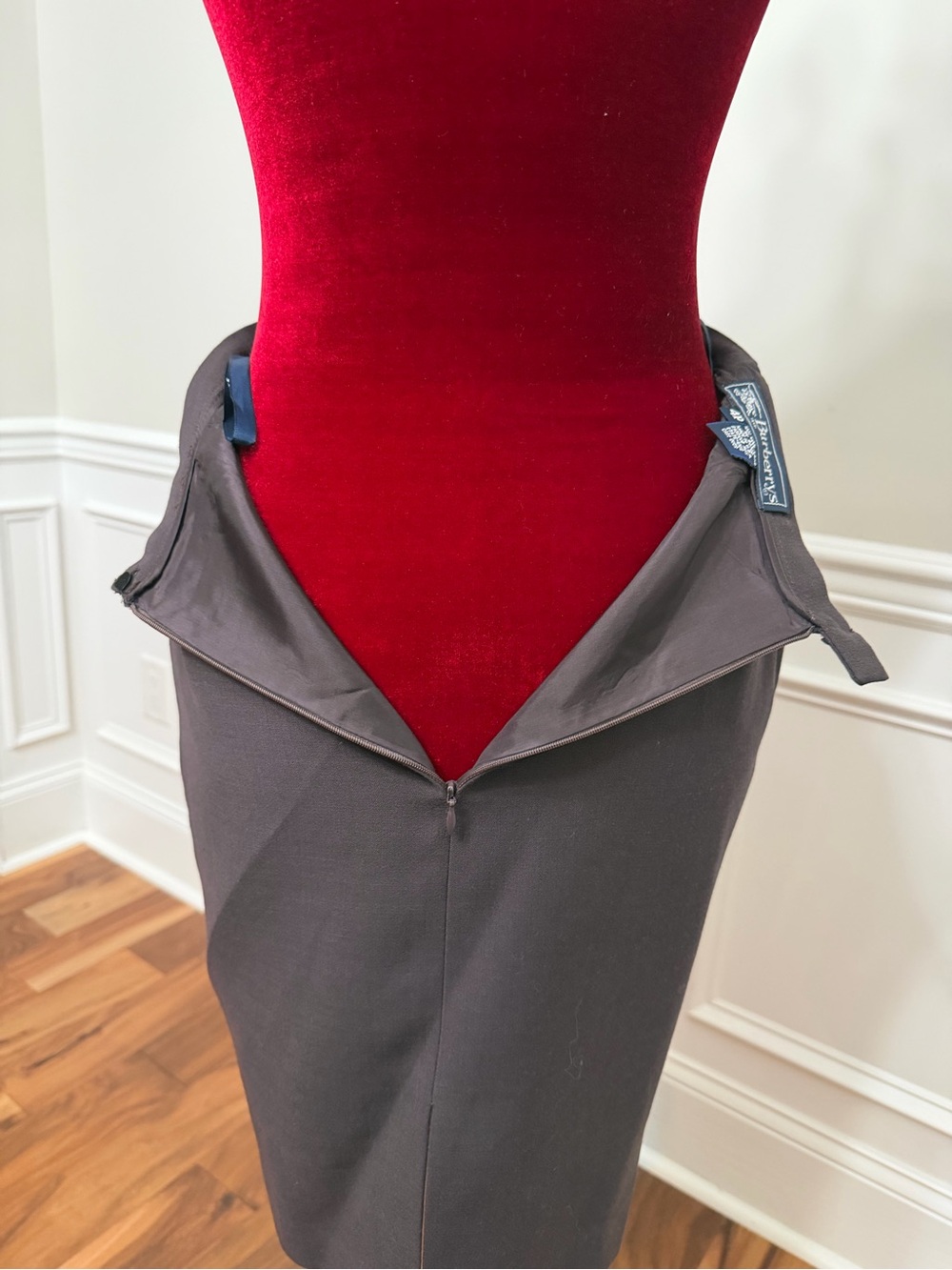 Vintage Burberrys Wool Pencil Skirt Brown Made in USA Size 4P - Picture 3 of 10